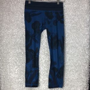 Lululemon Run Inspire Crop II Jumbo Inky Blue Black Floral